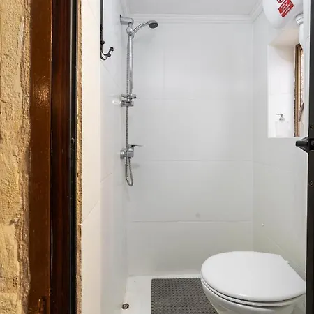 Traditional Maltese Townhouse - Close To Sea Holiday home *