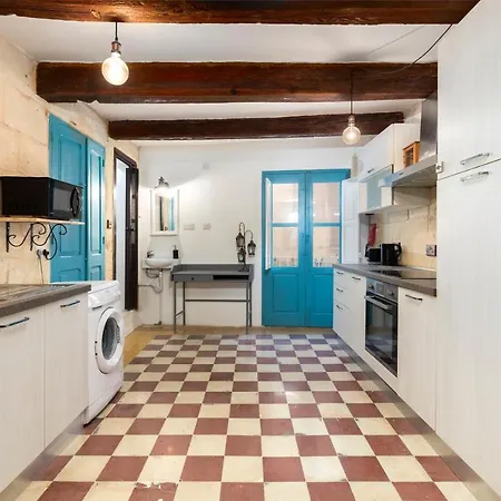 Traditional Maltese Townhouse - Close To Sea