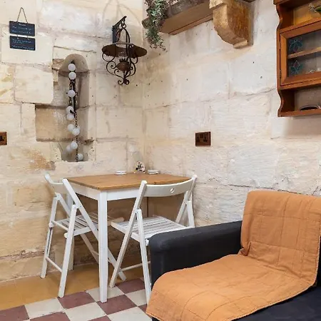 Traditional Maltese Townhouse - Close To Sea