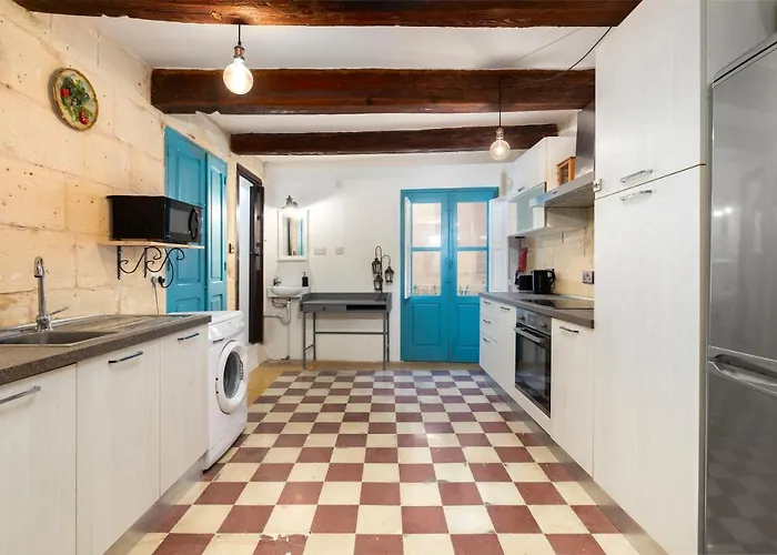 Traditional Maltese Townhouse - Close To Sea